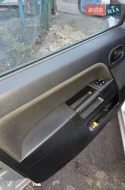 Хэтчбек Ford Fusion 2008 в 