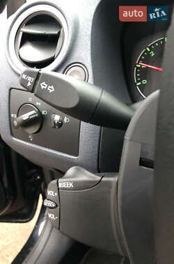Хэтчбек Ford Fusion 2011 в 