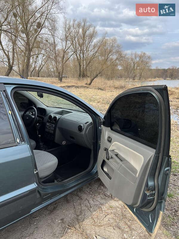 Хетчбек Ford Fusion 2003 в Дунаївцях