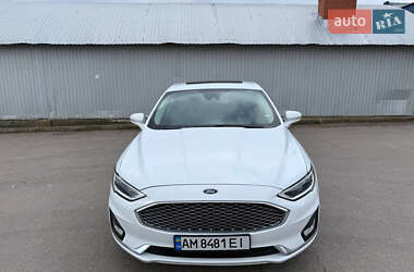 Седан Ford Fusion 2018 в 