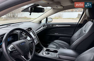 Седан Ford Fusion 2018 в 