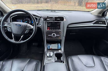 Седан Ford Fusion 2018 в 