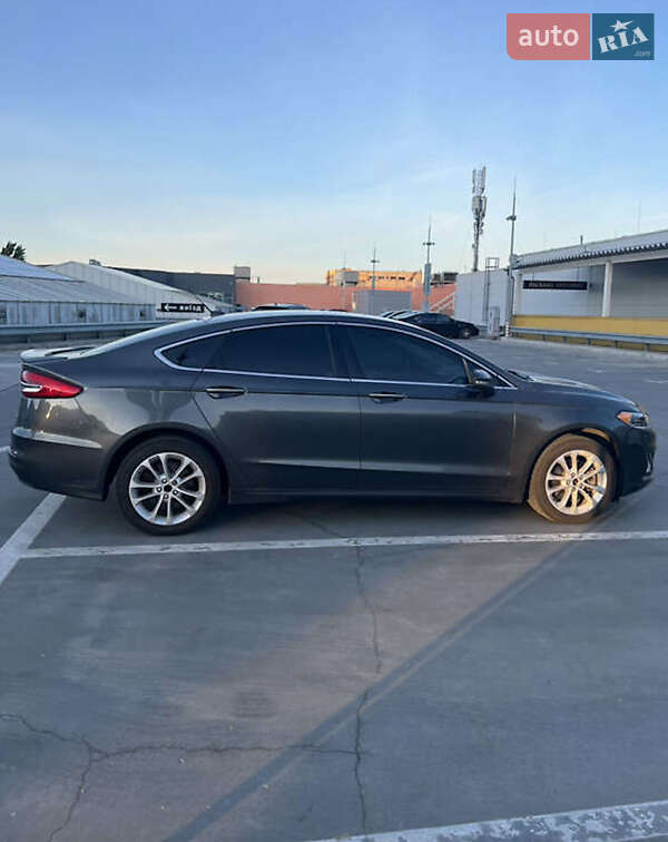 Седан Ford Fusion 2018 в Львове