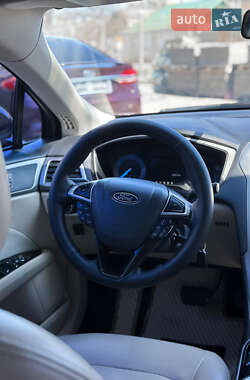 Седан Ford Fusion 2013 в 