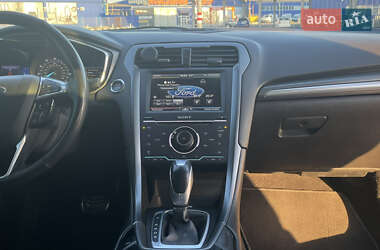 Седан Ford Fusion 2013 в 