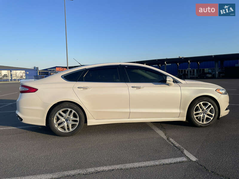Седан Ford Fusion 2013 в Одесі
