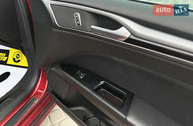 Седан Ford Fusion 2015 в 