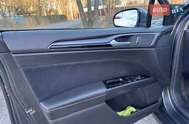 Седан Ford Fusion 2015 в 