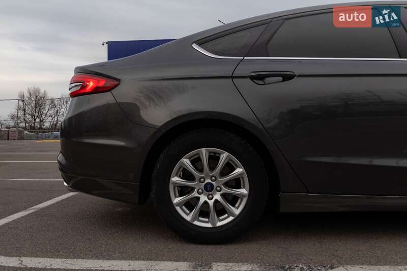 Седан Ford Fusion 2016 в Каменском