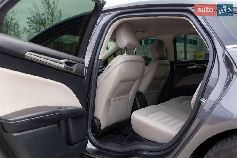 Седан Ford Fusion 2016 в Каменском