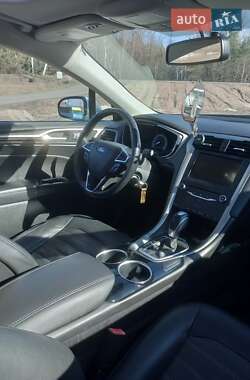 Седан Ford Fusion 2013 в 