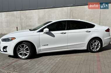 Седан Ford Fusion 2019 в Вишневом