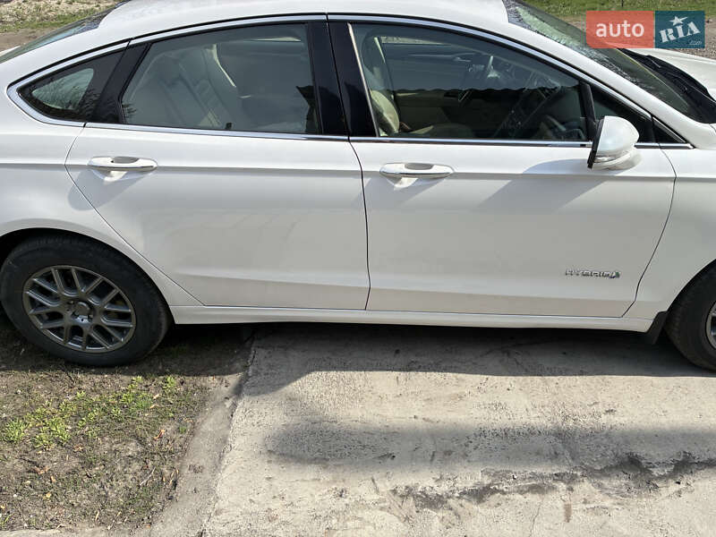 Седан Ford Fusion 2016 в Тернівці