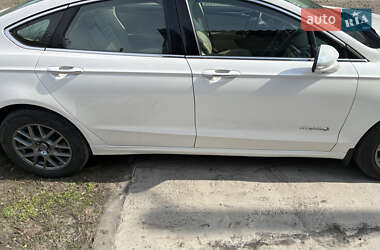 Седан Ford Fusion 2016 в 