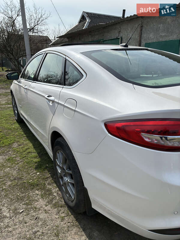Седан Ford Fusion 2016 в Тернівці