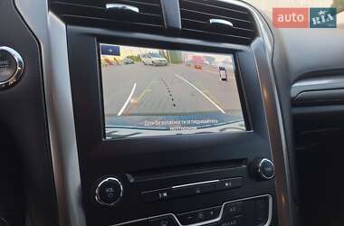 Седан Ford Fusion 2017 в 