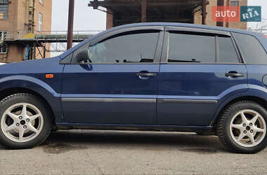 Хэтчбек Ford Fusion 2004 в 