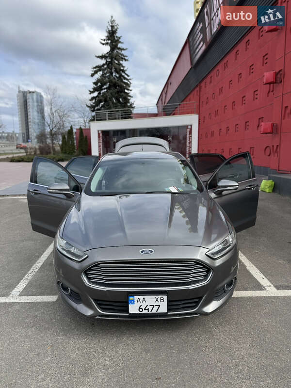 Седан Ford Fusion 2013 в 