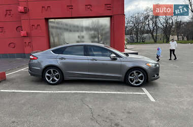 Седан Ford Fusion 2013 в 