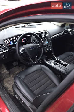 Седан Ford Fusion 2016 в 