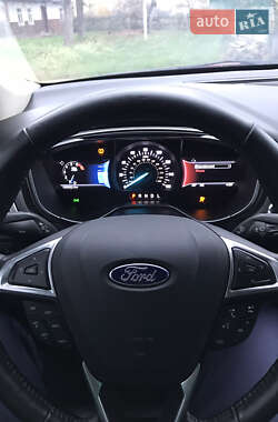 Седан Ford Fusion 2016 в 