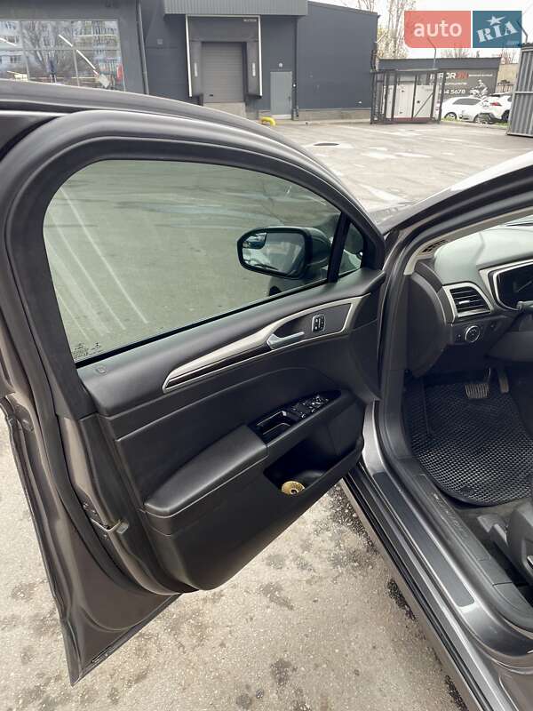 Седан Ford Fusion 2013 в Одесі