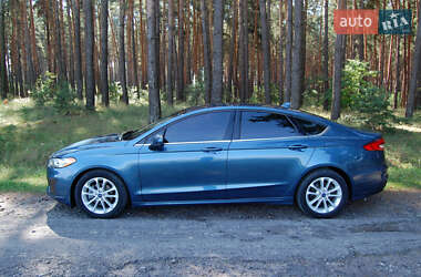 Седан Ford Fusion 2018 в 