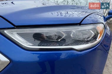Седан Ford Fusion 2016 в 