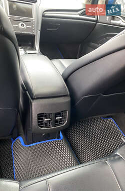 Седан Ford Fusion 2016 в 