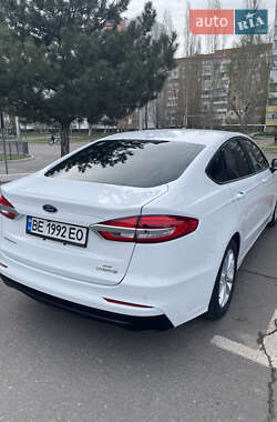 Седан Ford Fusion 2019 в 