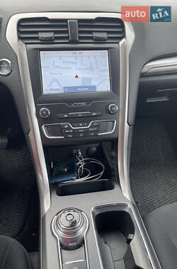 Седан Ford Fusion 2019 в 