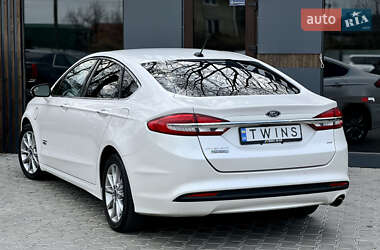Седан Ford Fusion 2017 в 