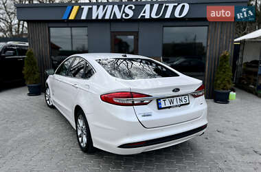 Седан Ford Fusion 2017 в 