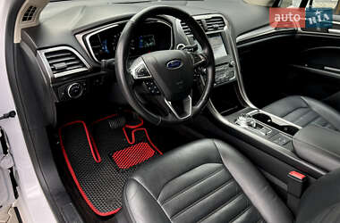 Седан Ford Fusion 2017 в 