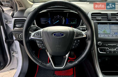 Седан Ford Fusion 2017 в 