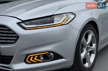 Седан Ford Fusion 2015 в 