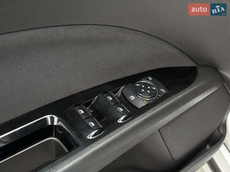 Седан Ford Fusion 2015 в Ровно