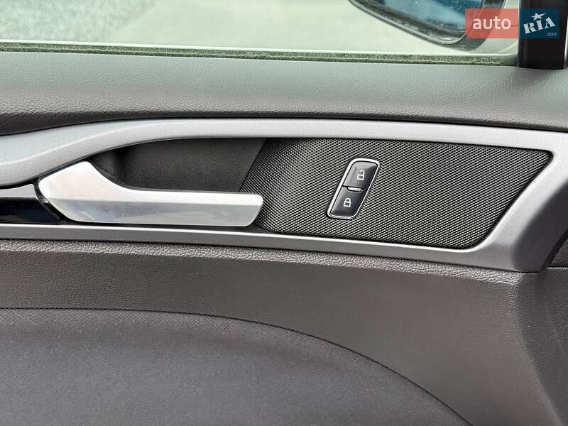 Седан Ford Fusion 2015 в Ровно