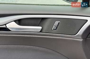 Седан Ford Fusion 2015 в 