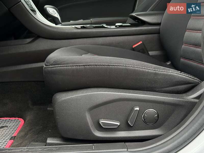 Седан Ford Fusion 2015 в Ровно