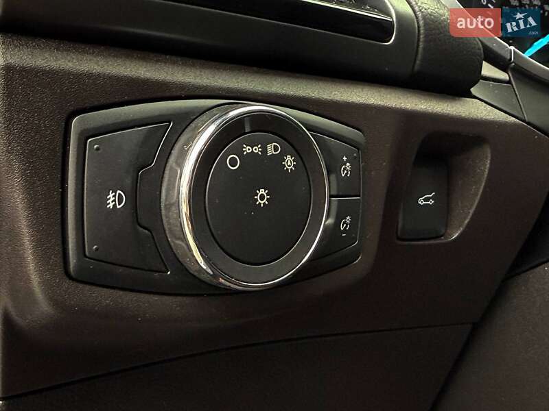 Седан Ford Fusion 2015 в Ровно
