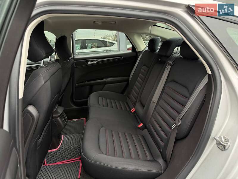 Седан Ford Fusion 2015 в Ровно