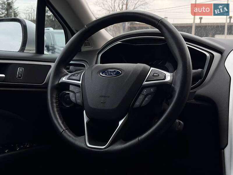 Седан Ford Fusion 2015 в Ровно