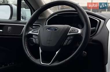Седан Ford Fusion 2015 в 