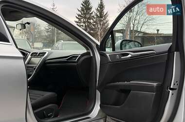 Седан Ford Fusion 2015 в 