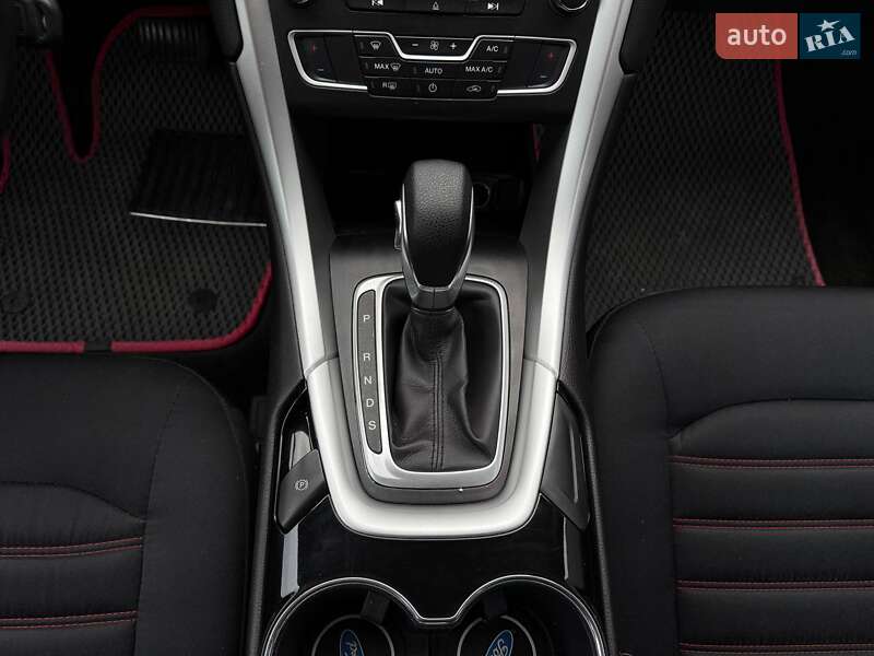 Седан Ford Fusion 2015 в Ровно