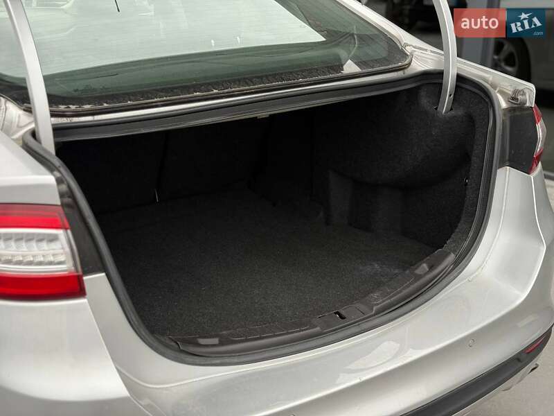 Седан Ford Fusion 2015 в Ровно