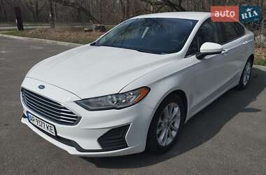 Седан Ford Fusion 2019 в 
