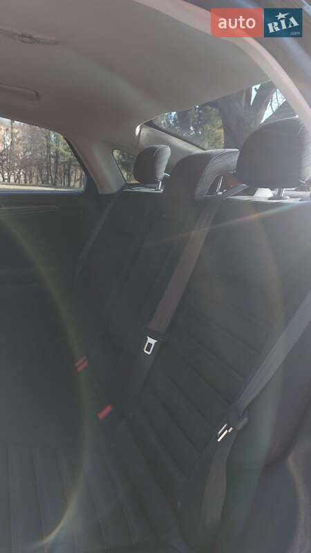 Седан Ford Fusion 2015 в Ровно