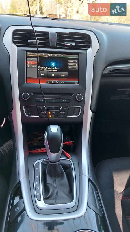 Седан Ford Fusion 2015 в Ровно